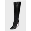 Black pointed-toe boots