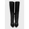 Black pointed-toe boots