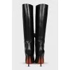Black pointed-toe boots