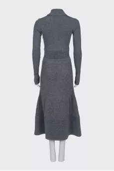 Fitted dress with shiny thread