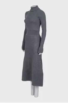 Fitted dress with shiny thread