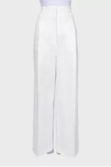 White trousers with a double belt