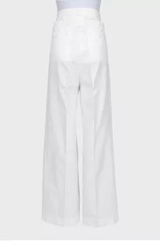 White trousers with a double belt