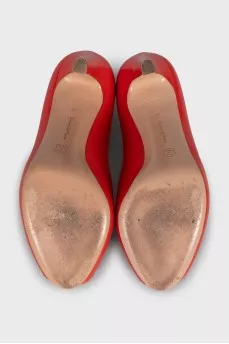 Red open-toe shoes
