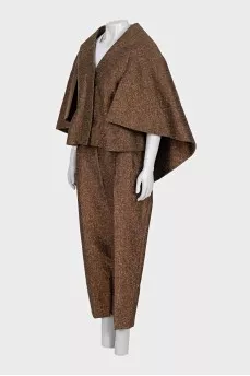 Jacket and trousers suit with shiny thread