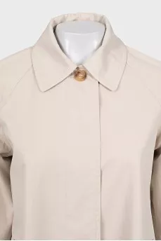 Loose-fitting buttoned coat