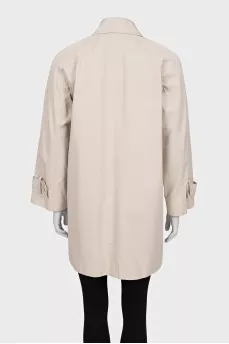 Loose-fitting buttoned coat