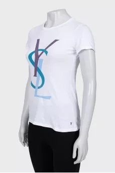White fitted t-shirt with logo