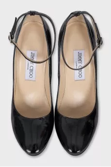 Black patent leather round toe shoes