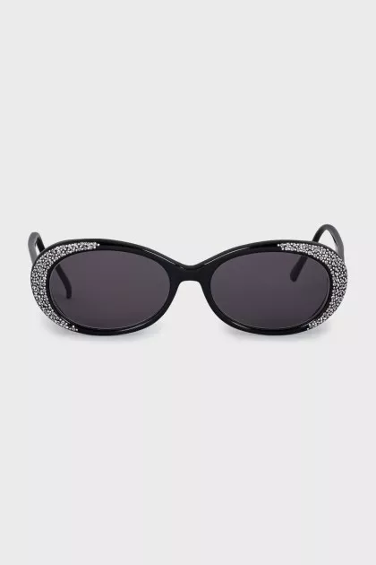 Oval sunglasses with crystals