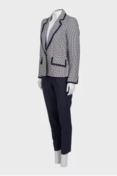 Suit with a checkered jacket