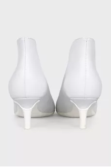 Открытые белые ботиильоны