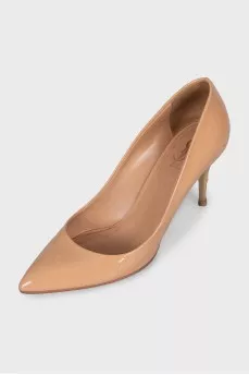Patent leather shoes with gold heels