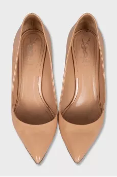 Patent leather shoes with gold heels