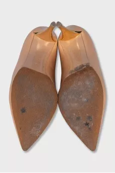 Patent leather shoes with gold heels