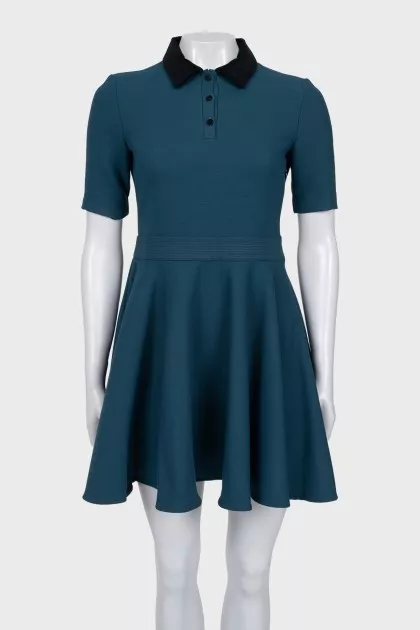 Green dress with a velvet collar