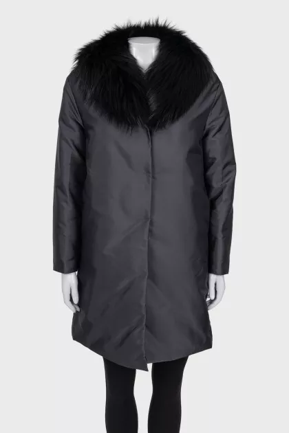Straight-cut down jacket with a fur collar