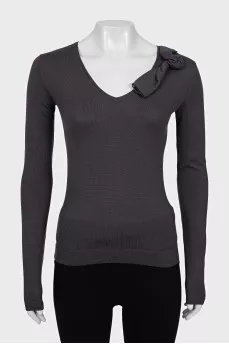 Wool pullover with a bow