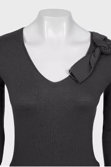 Wool pullover with a bow
