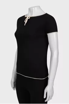Fitted T-shirt with contrast trim