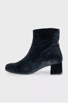 Velvet ankle boots with heels
