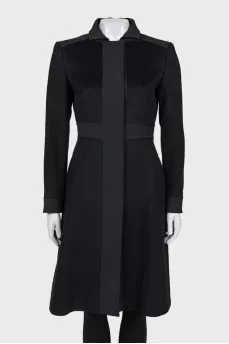 Fitted black coat with buttons