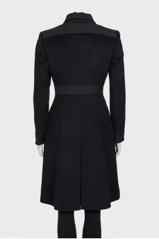 Fitted black coat with buttons