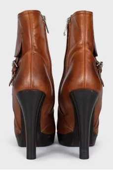 Gradient effect leather ankle boots