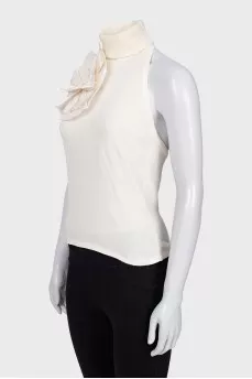 Beige top with an accent flower