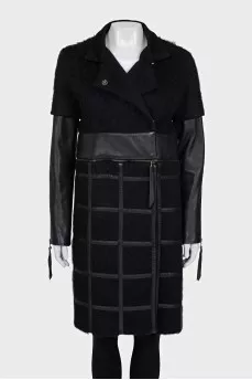 Coat with detachable bottom