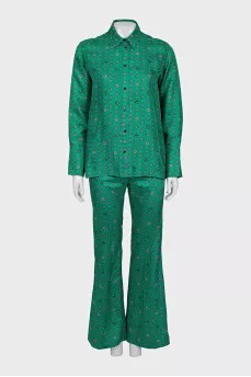 Suit with a silk blouse with a tag