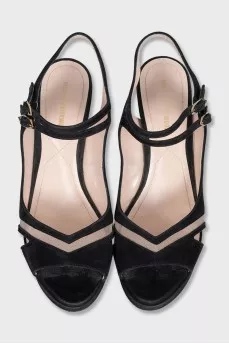 Suede sandals decorated with pearls