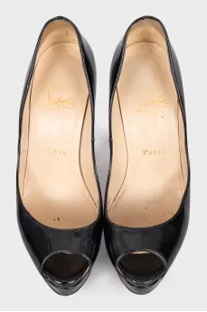 Black leather open-toe shoes