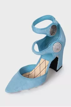 Shaggy leather heels