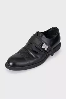 Men's leather shoes with decorative fastenings