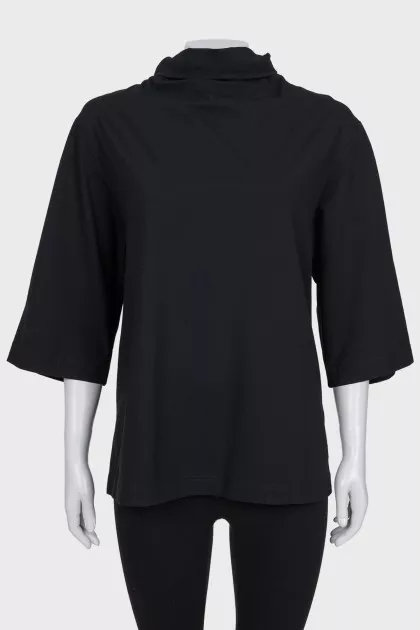 Black T-shirt with ties at the collar