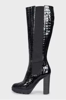 Patent leather boots with heels