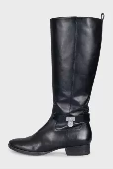 Leather boots with silver pendant