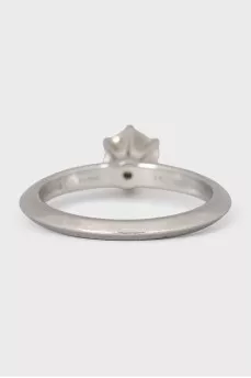 Platinum ring with diamond