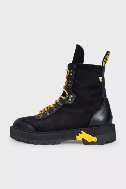 Men's boots with contrasting laces