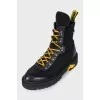 Men's boots with contrasting laces