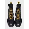 Men's boots with contrasting laces