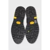 Men's boots with contrasting laces