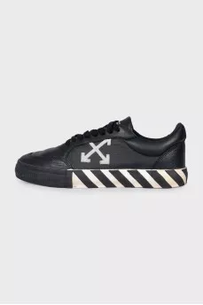 Men's sneakers with a branded patch and print