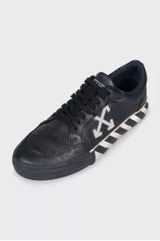 Men's sneakers with a branded patch and print