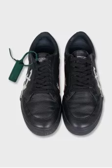 Men's sneakers with a branded patch and print