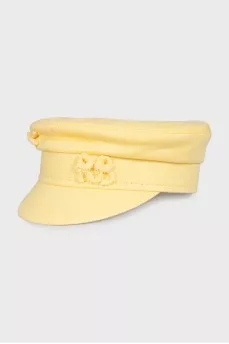 Linen cap with decor