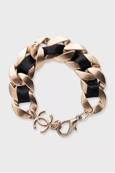 Gold chain bracelet with ribbon
