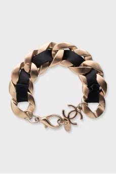 Gold chain bracelet with ribbon
