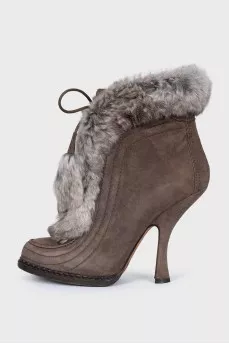 Suede ankle boots with fur trim